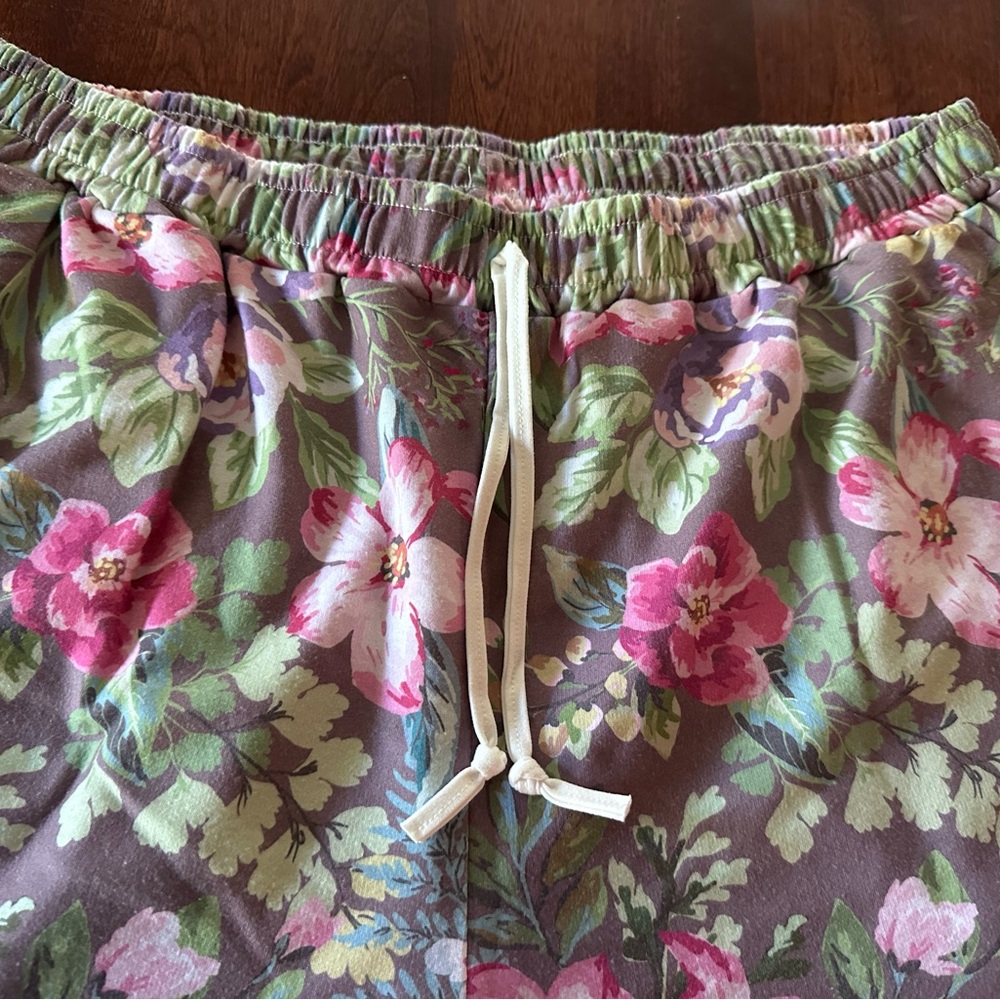 Pixie Lady Grey Floral Shorts 1X - Picture 2 of 5
